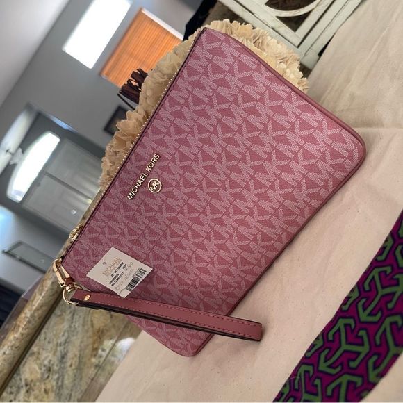 New Michael Kors 💕 jet set charm zip wirstlet - Picture 2 of 9